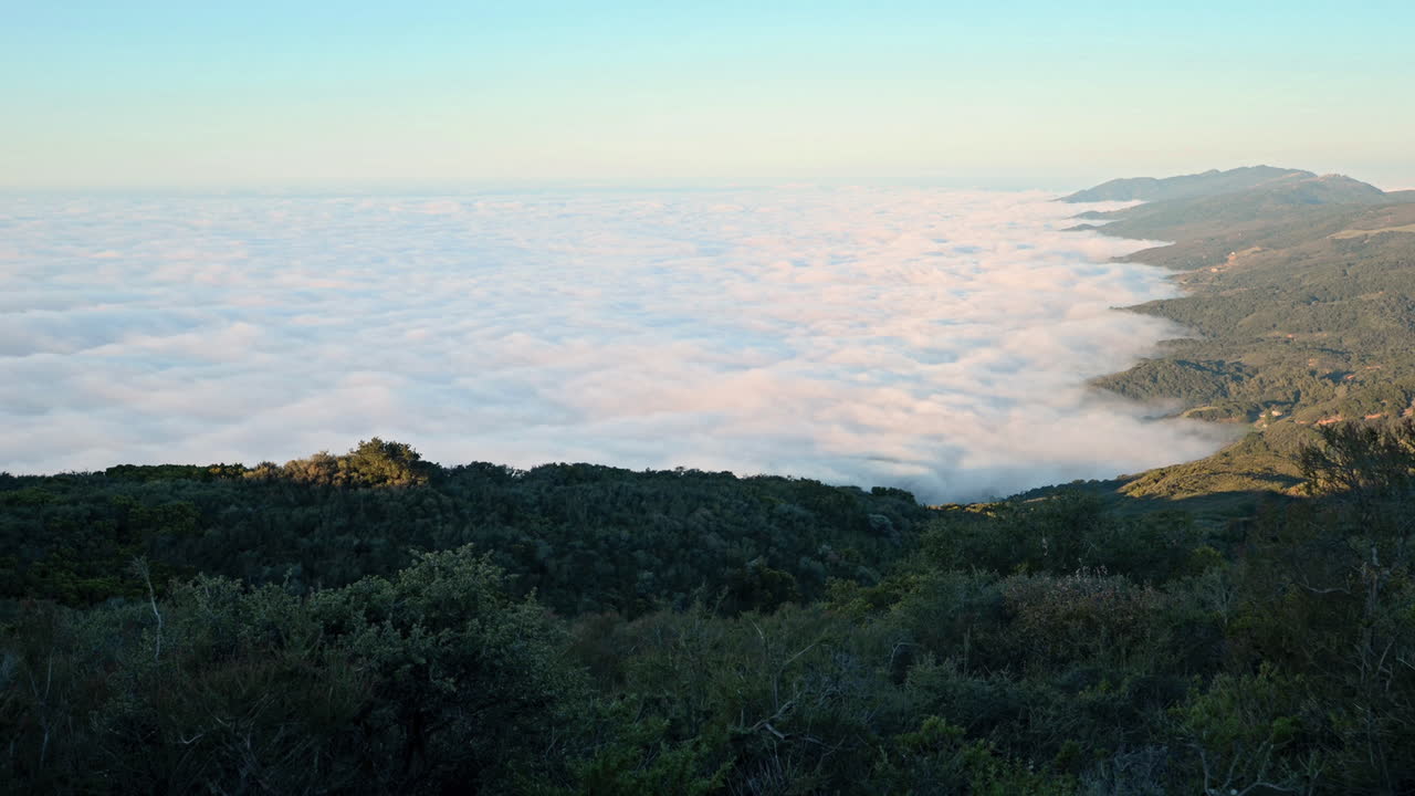 la niebla de verano llega a la costa del sur de california 2