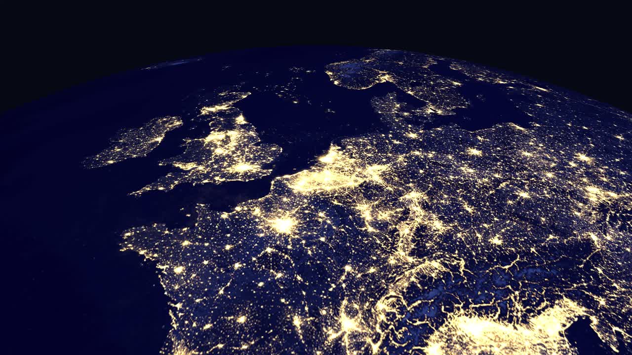 Globo digitale che ruota e zooma sull'Europa di notte, rivelando città illuminate e nomi di paesi.