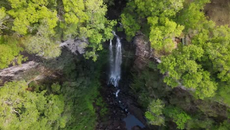 Vista-Aérea-De-Una-Cascada-En-Sudamérica,-Que-Captura-La-Belleza-Natural-Y-La-Grandeza-De-Esta-Maravilla-En-Cascada.