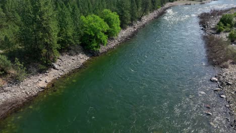 wide overhead view of a salmon river in eastern washington