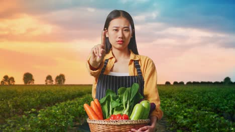 mujer rechazando verduras frescas
