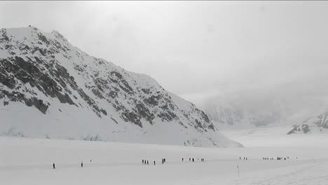 Packing-down-snow-on-the-runway