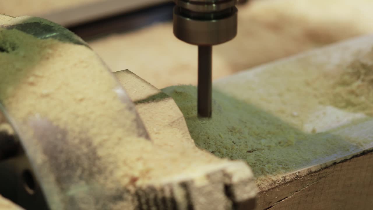 máquina de procesamiento de madera cnc, tecnología moderna en la industria.