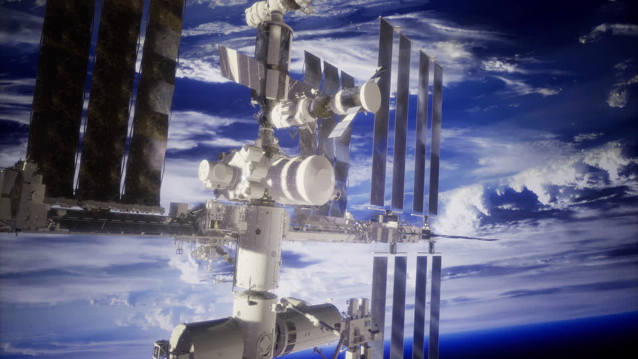 Stazione spaziale internazionale in orbita attorno alla terra con affascinanti modelli di nuvole
