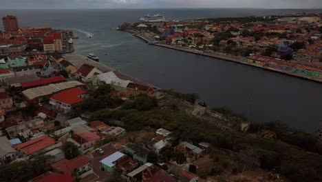 Desde-La-Vista-Superior-De-Skalo-Que-Revela-Willemstad