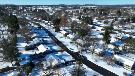 Aerial-view-of-houses-in-a-suburban-neighborhood