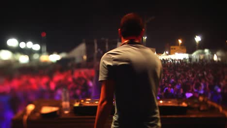 Dj-Playing-Festival-05