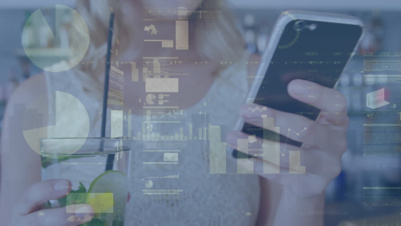 스마트 폰을 사용하는 백인 여성에 대한 금융 데이터 처리 애니메이션