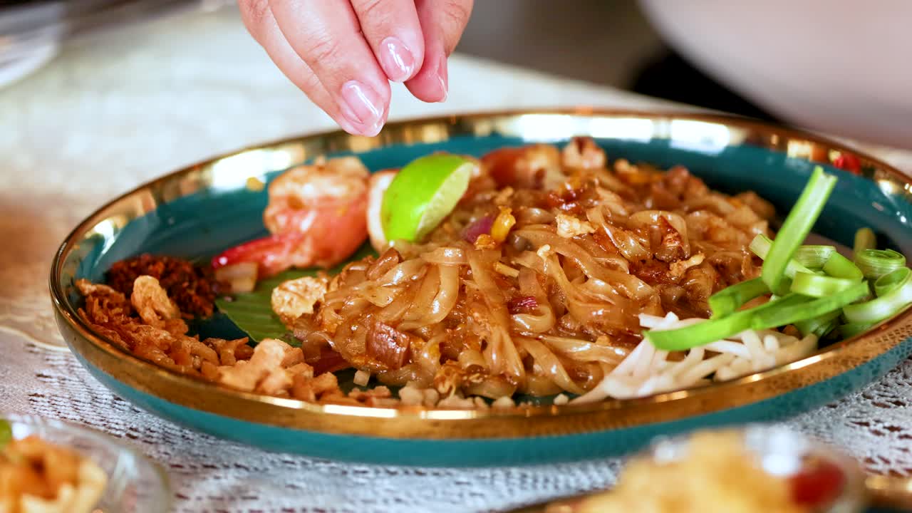 신선한 라임 주스로 맛을 향상시니다.