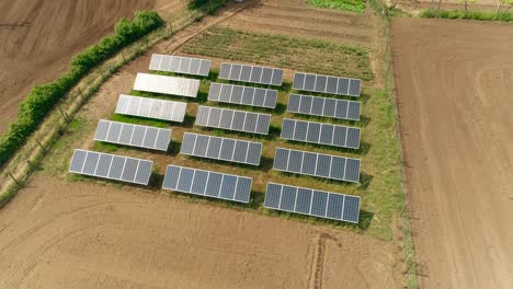 Paneles-Solares-En-El-Campo-Agrícola