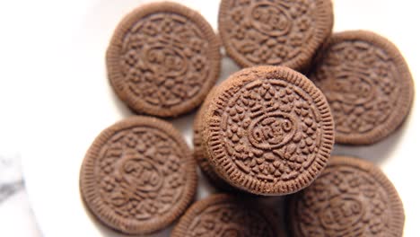 stack of oreo chocolate cookies