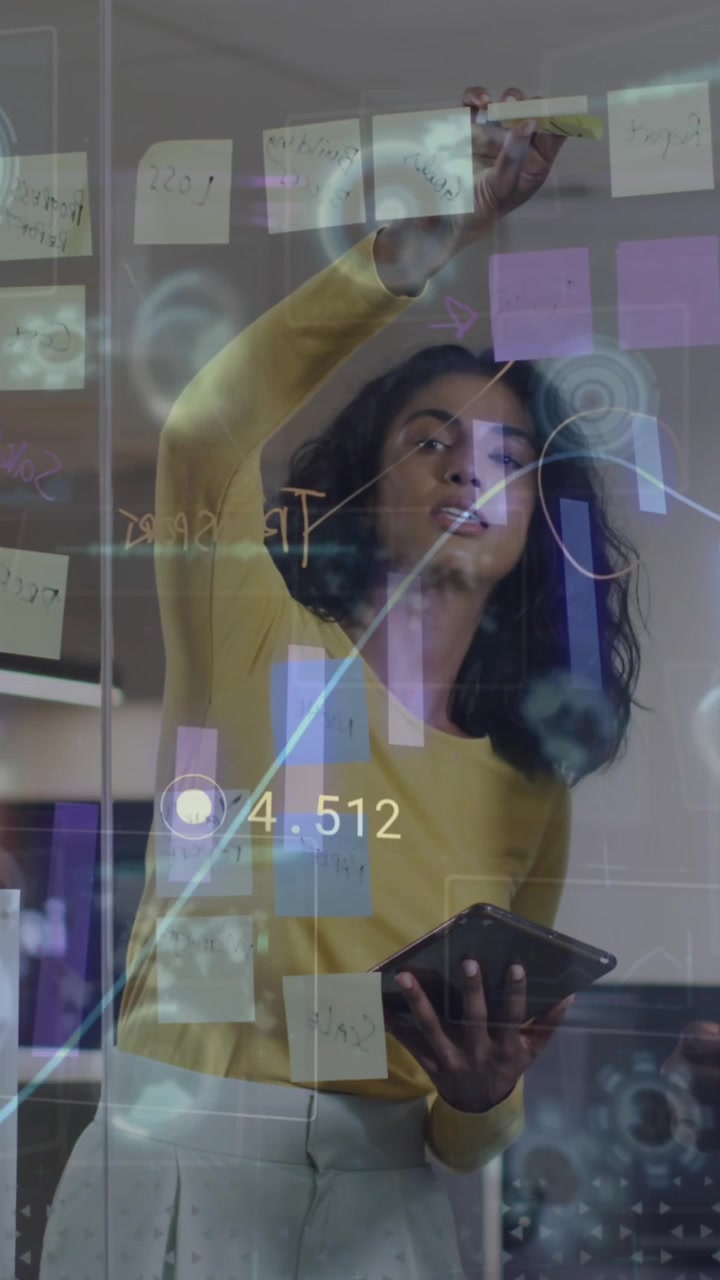 Animación del procesamiento de datos financieros sobre diversos profesionales de negocios trabajando en la oficina