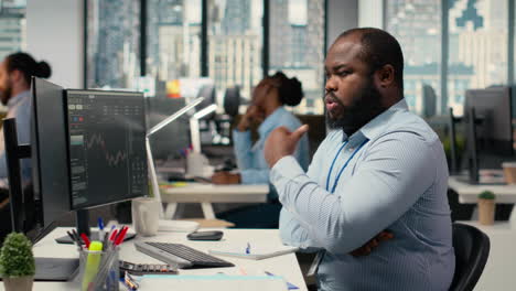 portfolio manager in prop firm office analyzes stock market trends