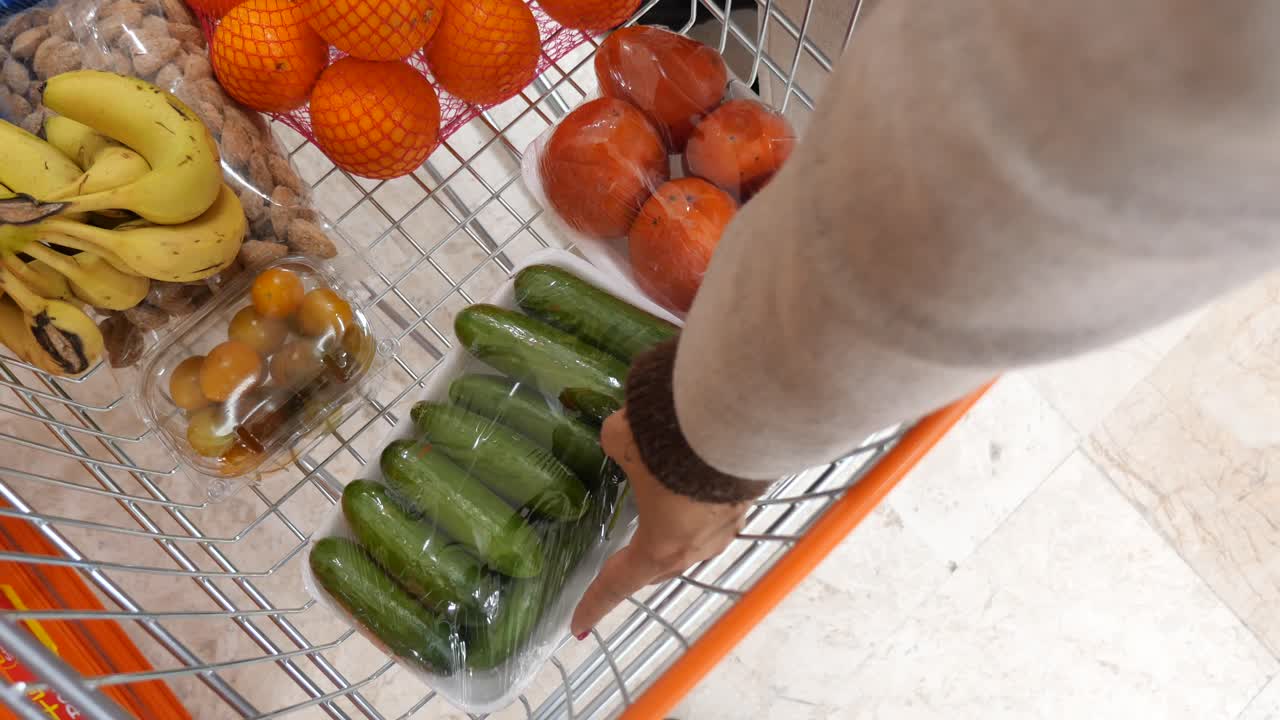 Carrello pieno di prodotti
