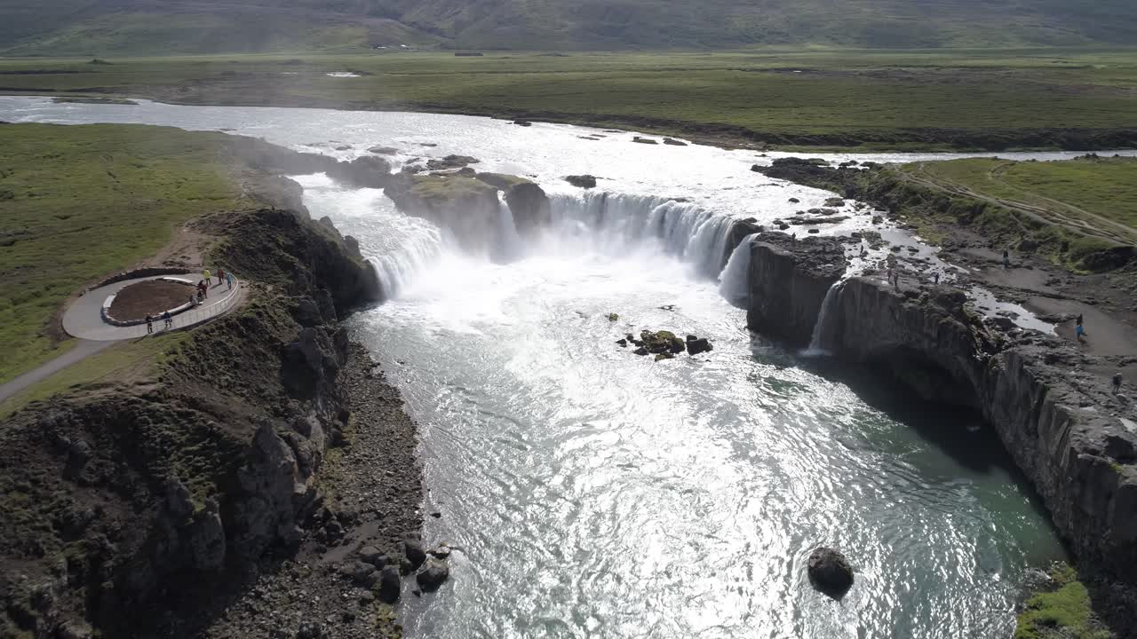 catarata islandesa vista desde el aire