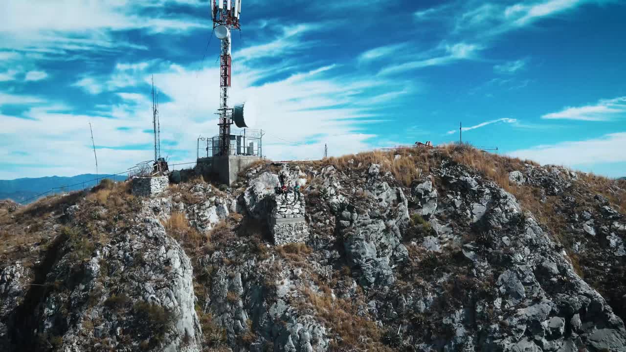toma cinematográfica con drones de montañas en méxico.