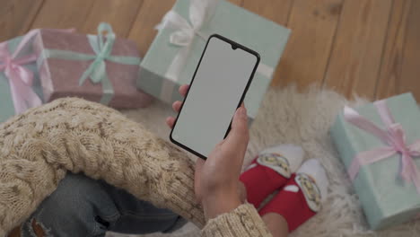 Halten-Sie-Ein-Telefon-Mit-Weißem-Bildschirm-In-Der-Hand-1