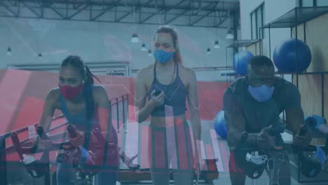 Animation-Der-Datenverarbeitung-über-Verschiedene-Menschen,-Die-Im-Fitnessstudio-Gesichtsmasken-Tragen