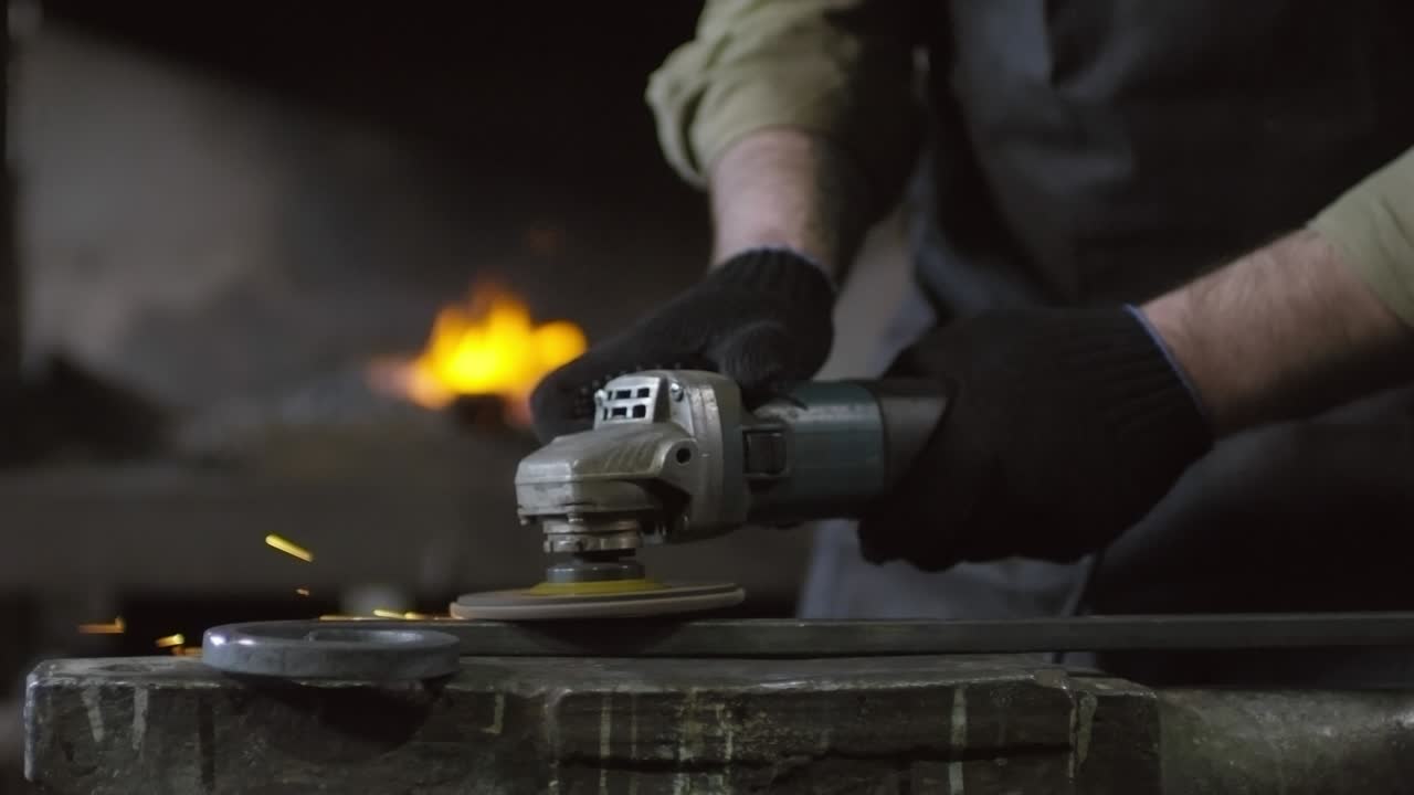 pulido de metales en herrería