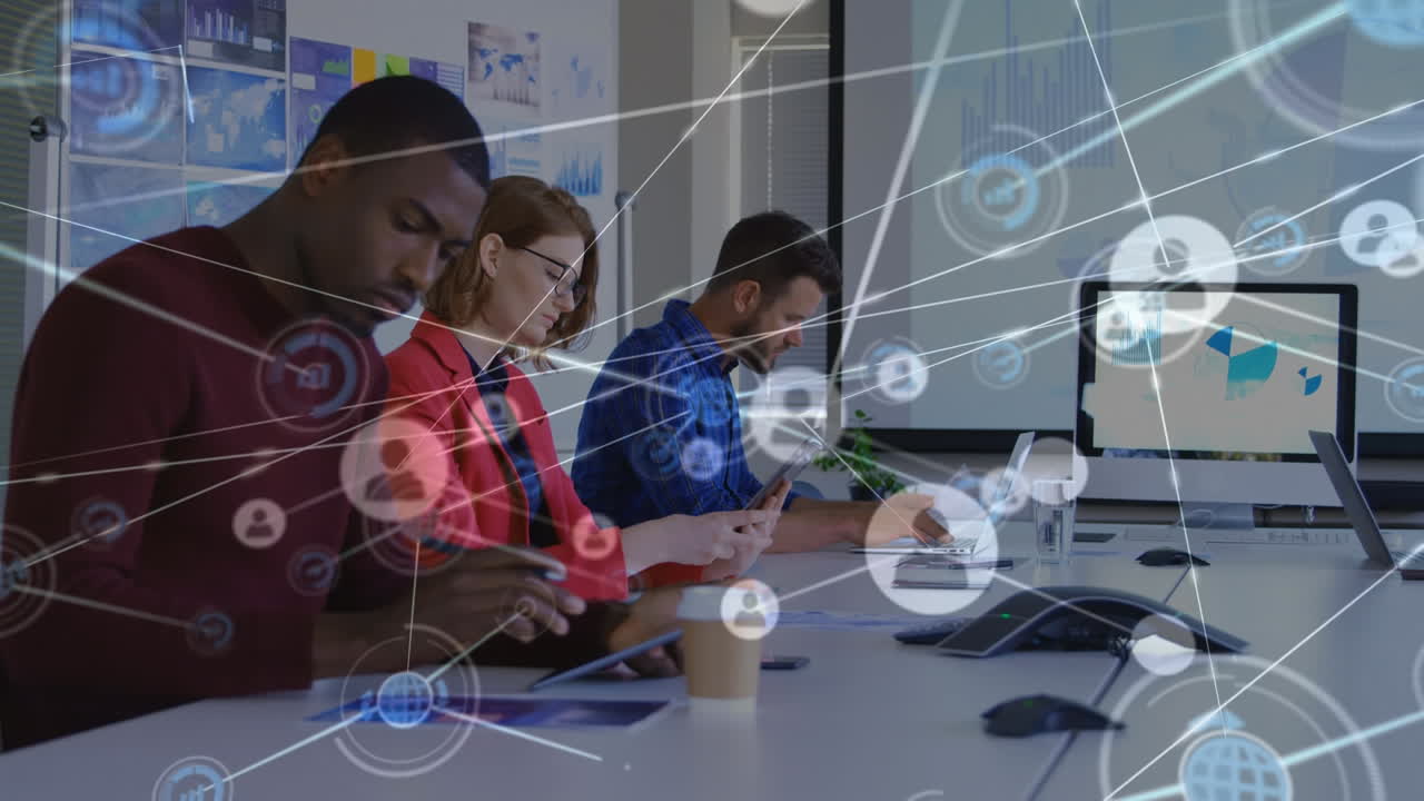 animazione di una rete di connessioni tra diversi imprenditori che lavorano in ufficio