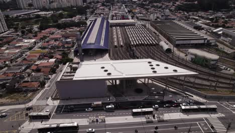 Orbital-flight-form-right-to-left-showin-the-front-of-Vila-Sônia's-Subway-station-and-surroundings-in-São-Paulo,-Brazil