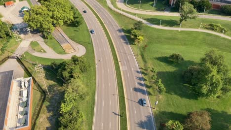 Cars-driving-down-the-shore-way