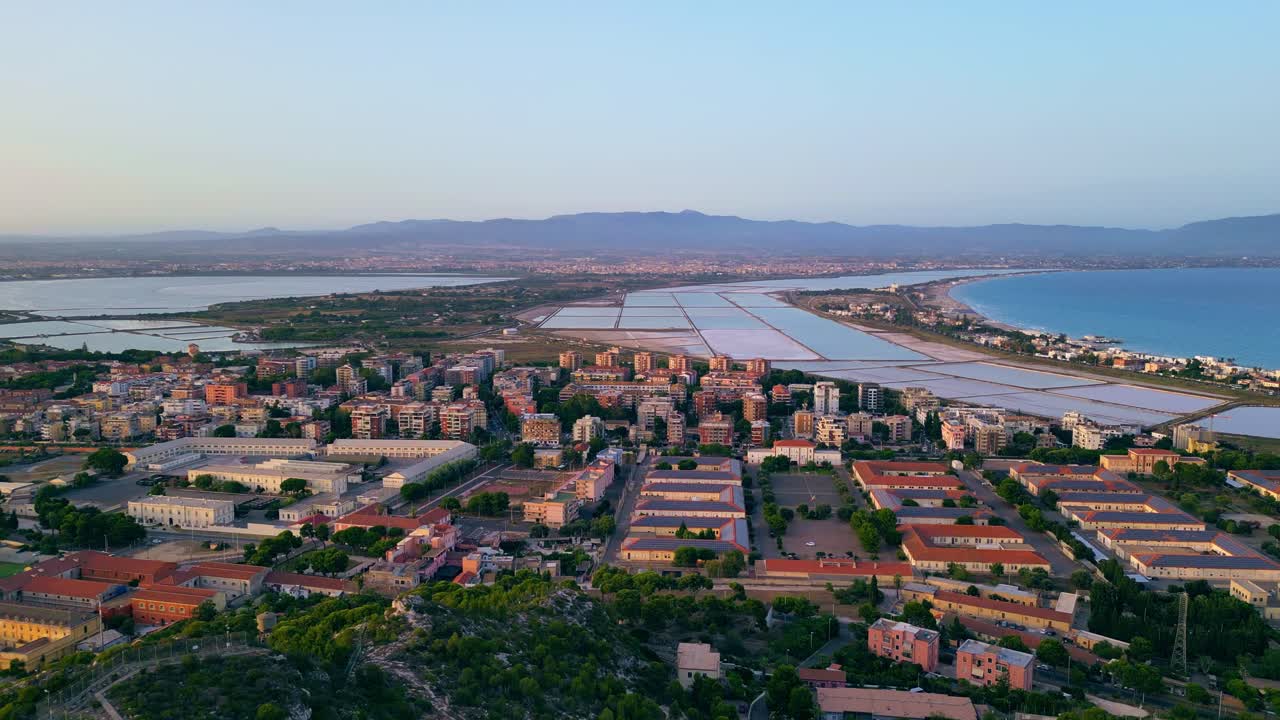 cagliari, municipio italiano y capital de la isla de cerdeña