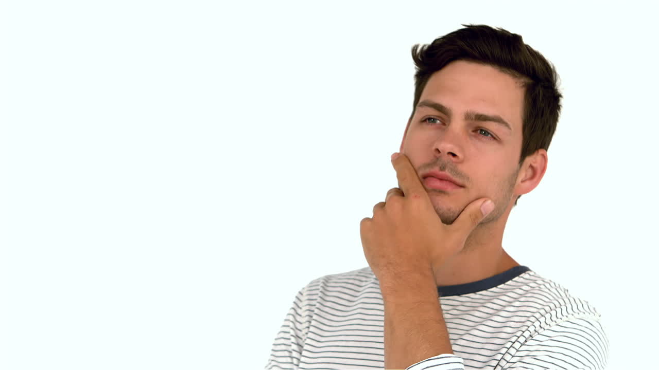 hombre pensativo con una idea