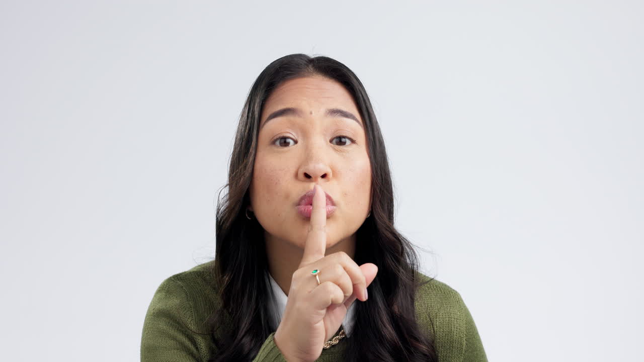 비밀, 여자와 입술에 손가락