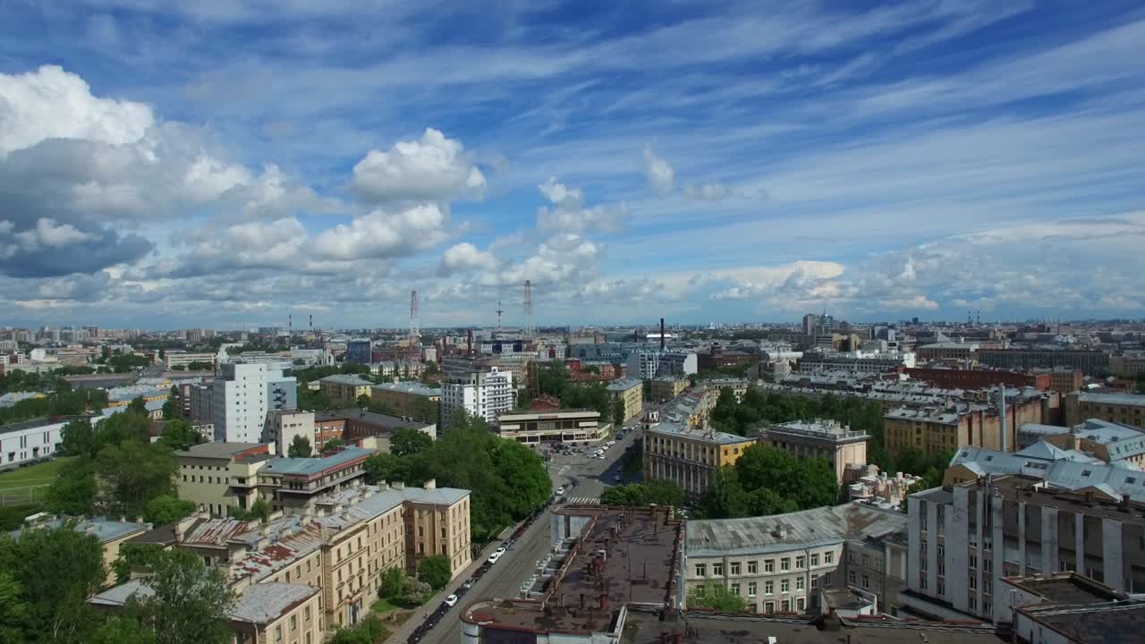 Udsigt over Sankt Petersborg med quadrocopter