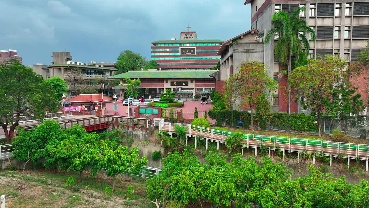 Aerial shot kaohsiung city with wenzao university in Taiwan und walking students