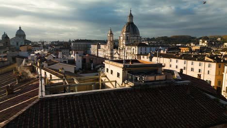 Toma-Aérea-De-Una-Grúa-Revela-La-Piazza-Navona,-Roma,-Italia