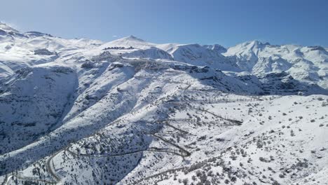 toma aérea de cordillera de los andes nevada, valle nevado chile