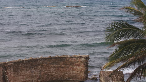 ruínas da terceira bateria costeira, paisagem costeira de san jan, porto rico