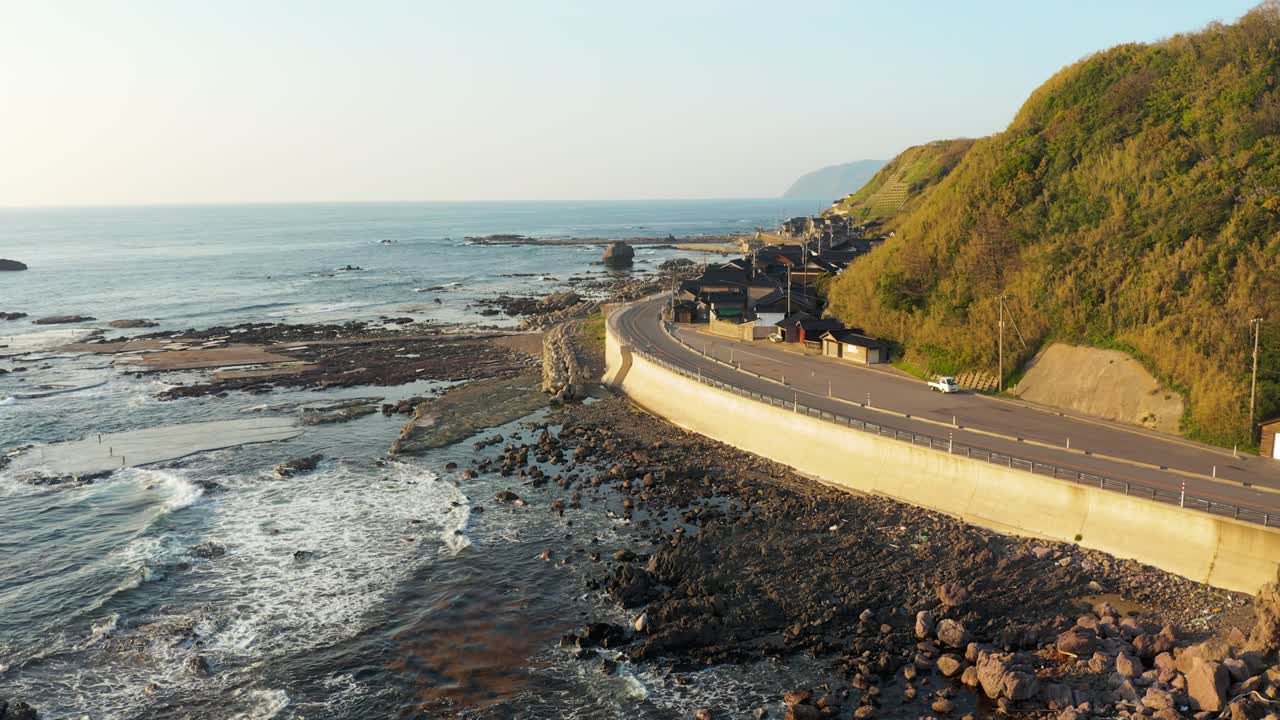 vista aérea de la península de noto al atardecer sobre el mar de japón