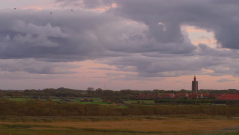 Antiguo-Faro-En-El-Suroeste-De-Los-Países-Bajos,-Durante-La-Puesta-De-Sol