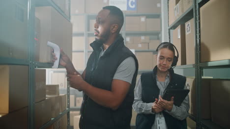 warehouse workers scanning inventory