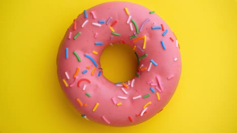el donut está vidriado de cerca, con un bucle sin costuras.
