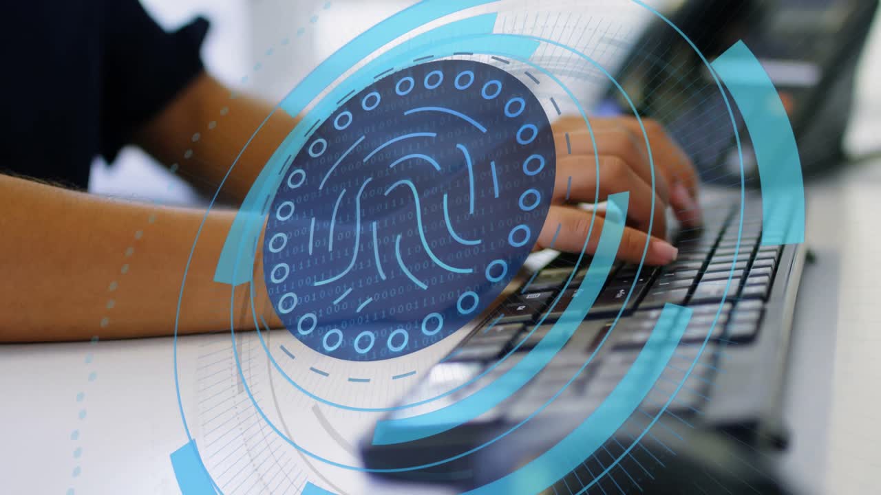 animación de huellas digitales en círculos sobre las manos de una mujer caucásica escribiendo en una computadora portátil