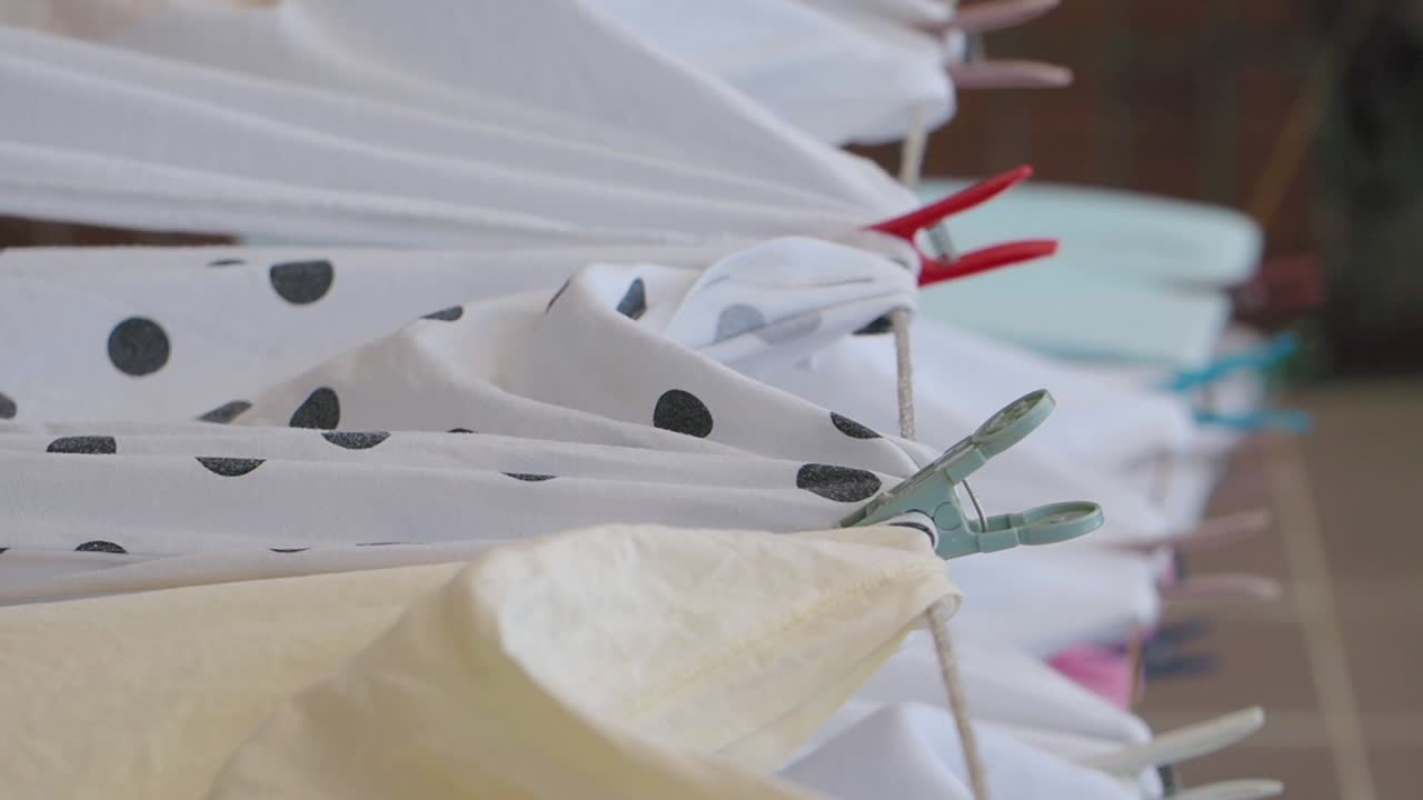 빨랫줄에 옷 건조