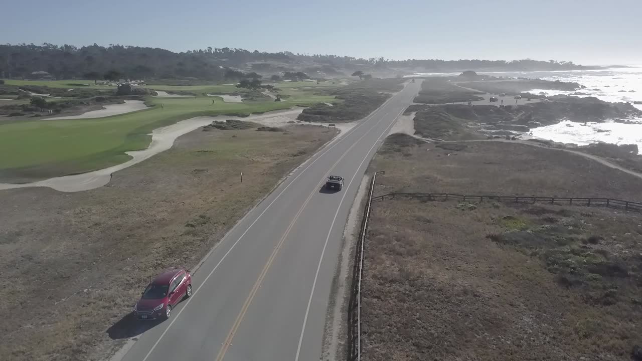 해안선을 따라 차량 조감도를 따라 캘리포니아 주 도로 1을 따라 관광 휴가