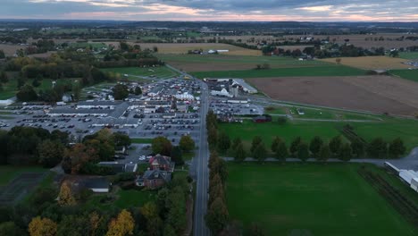 Roots-Country-Flohmarkt-In-Manheim-Pennsylvania