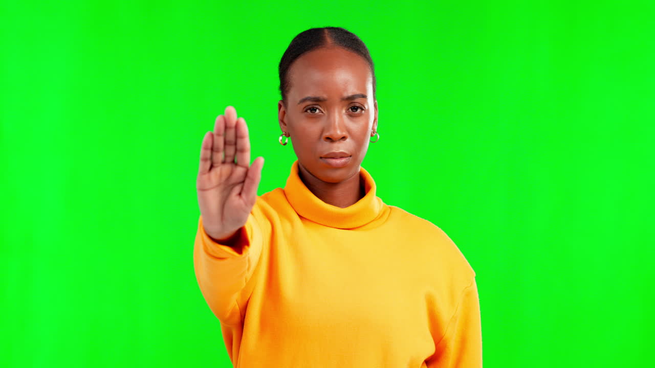 retrato, parada y gesto de la mano con una mujer negra