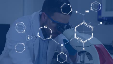 animación del procesamiento de datos científicos sobre un científico caucásico usando el microscopio.