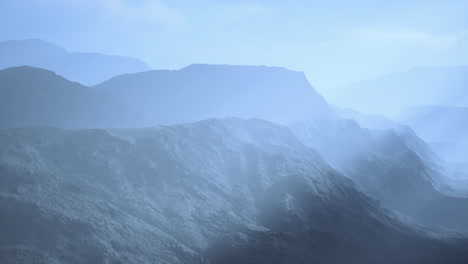 Campo-De-Piedra-En-Una-Densa-Niebla-En-Las-Tierras-Altas