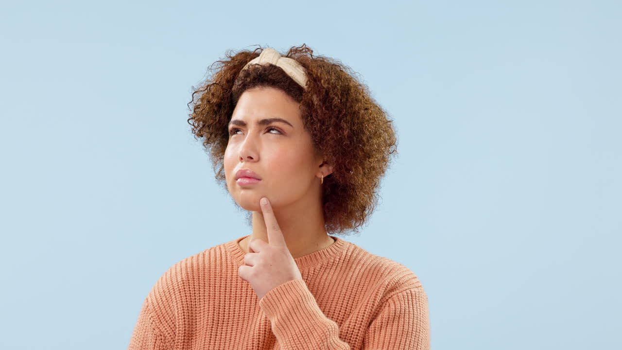 mujer, pensamiento e ideas, búsqueda de soluciones