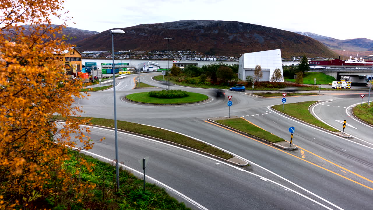 노르웨이 트롬소 시의 순환교통에서 자동차 교통의 시간 경과