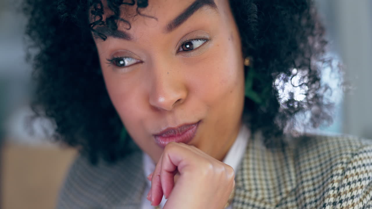 negocios, pensamiento y mujer con ideas