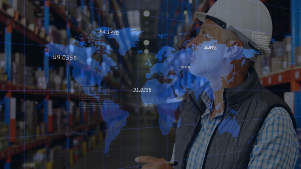 animación del procesamiento de datos financieros y el mapa del mundo sobre el trabajador biracial en el almacén