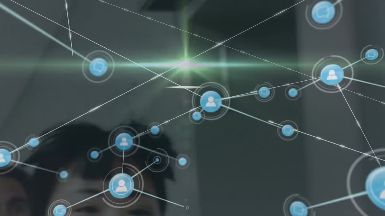 animación de la red de conexiones con iconos sobre diversos médicos que se ejecutan